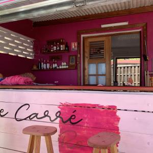 Photos de Bref art le carre rose enregistrées avec une avis