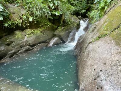 Le bassin bleu à gourbeyre : la randonnée et la baignade en eau turquoise