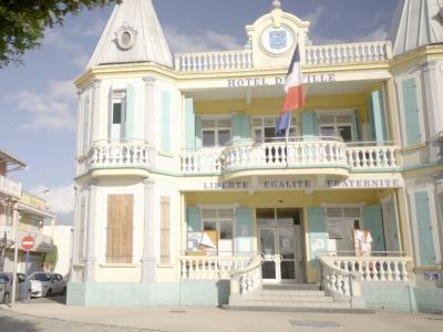 La ville du moule : surf, patrimoine et art de vivre en grande-terre