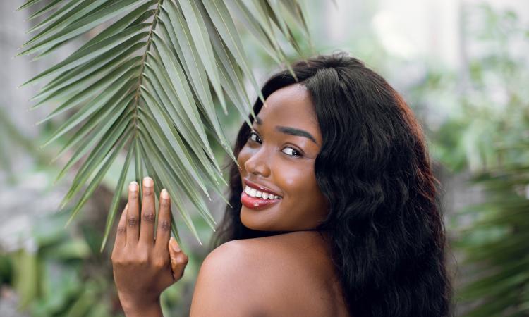 Inquiétant : l’usage des produits de défrisage capillaire double le risque de cancer de l’utérus