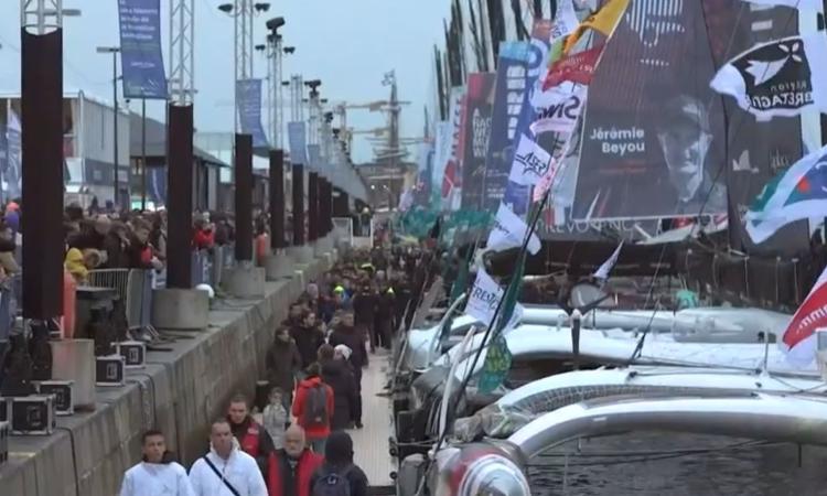 Départ reporté pour la route du rhum : les intempéries bouleversent le calendrier des participants, mais aussi de nombreux visiteurs.