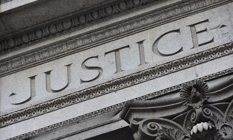 Route du rhum : mise en examen du pilote du bateau dont le naufrage a couté la vie à deux passagers !