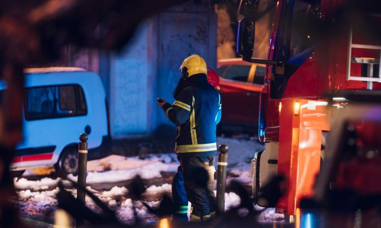Pointe-à-pitre : un incendie spectaculaire détruit deux commerces et plusieurs habitations
