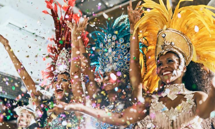 La tradition du carnaval : couleurs, musiques et célébrations