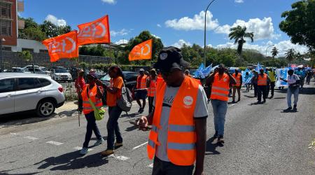 1er mai : des manifestants en nombre à Pointe-à-Pitre pour la fête du Travail
