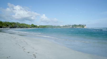 Plage de sable blanc de Saint Félix en Guadeloupe