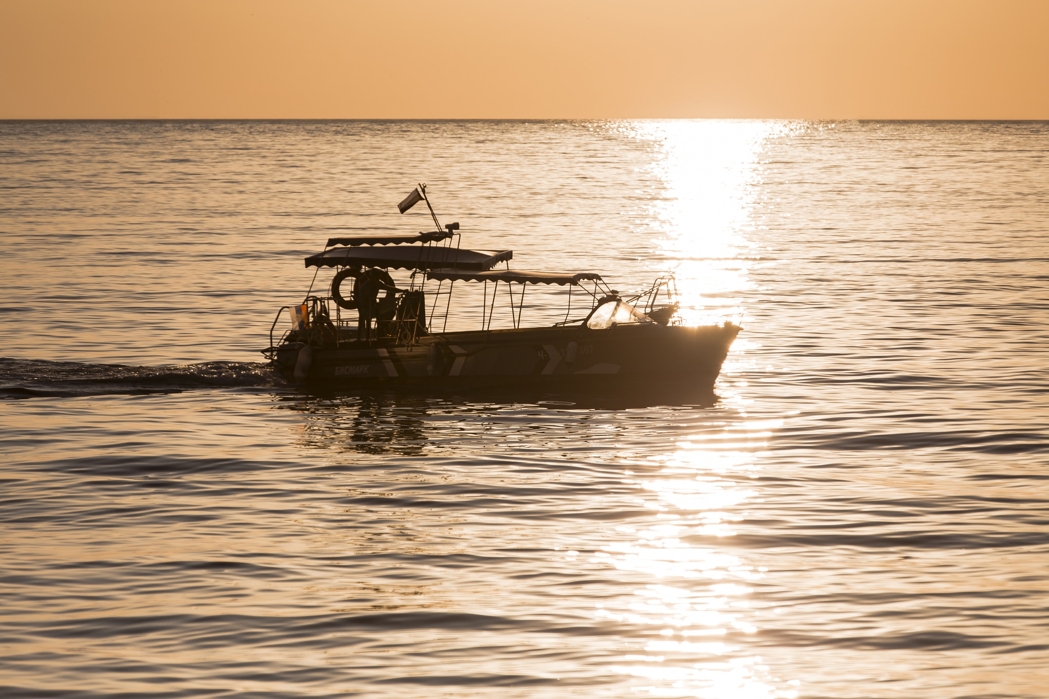 Le soleil se lève sur un pêcheur guadeloupéen