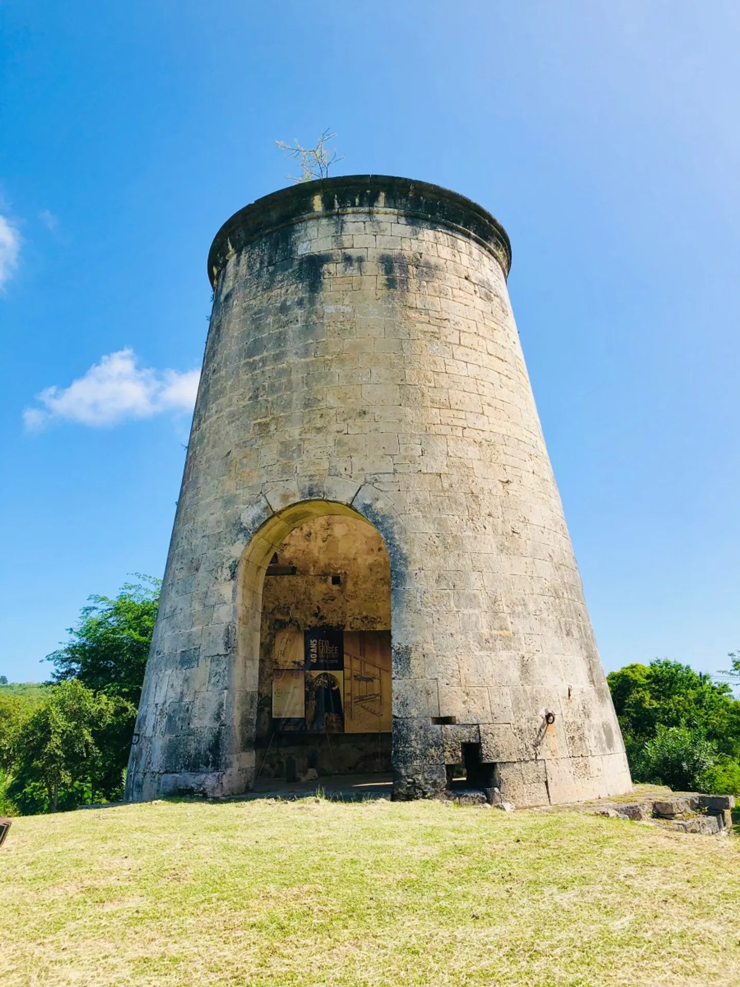 Moulin en pierre de l'Habitation Murat à Grand-Bourg sur l'île de Marie-Galante