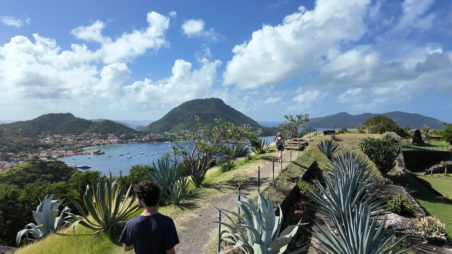 Panorama sur la baie des Saintes depuis le Fort Napoléon à Terre-de-Haut